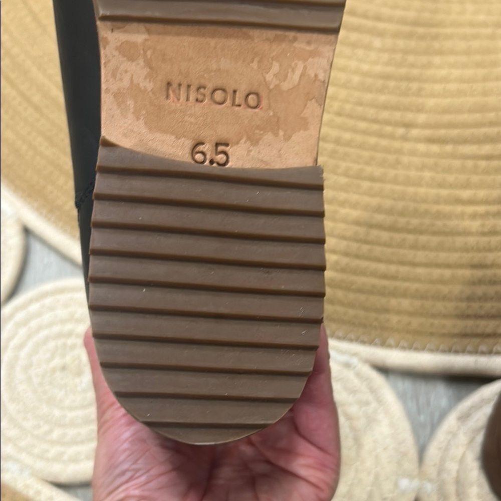 Nisolo Everyday Chelsea Boot - Picture 8 of 15